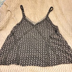 MAURICE'S MIXED PRINT V-NECK CAMI. BLACK AND WHITE. SIZE LARGE